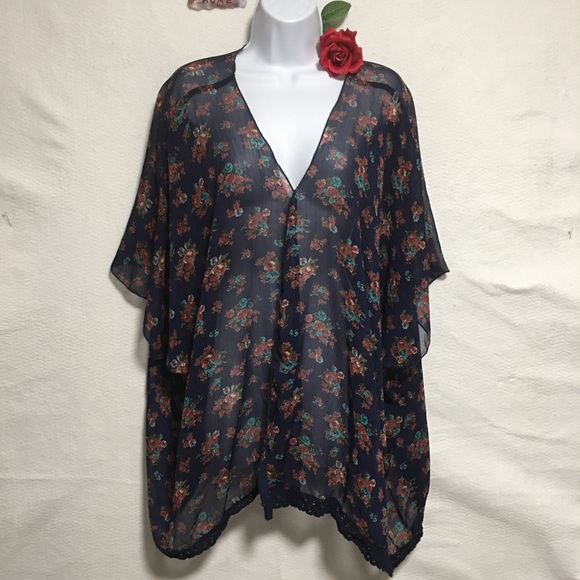 PONCHO Shark bite hem Floral wrap shawl or top laced at hem LG - Picture 1 of 8